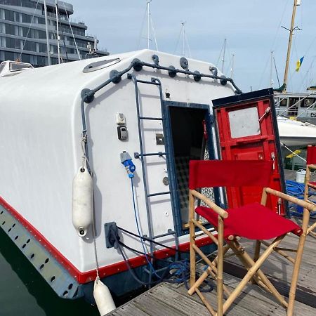 5 Star Ocean Village Marina Reconditioned Rnli Rig Life Boat Саутхамптън Екстериор снимка
