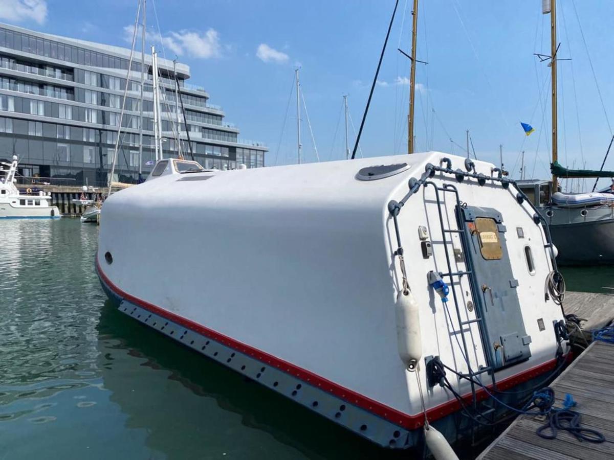 5 Star Ocean Village Marina Reconditioned Rnli Rig Life Boat Саутхамптън Екстериор снимка