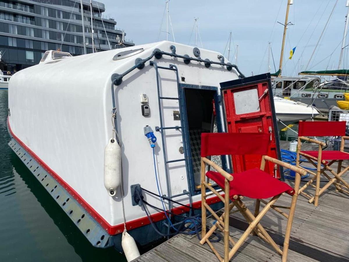 5 Star Ocean Village Marina Reconditioned Rnli Rig Life Boat Саутхамптън Екстериор снимка