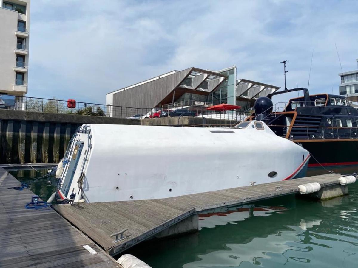 5 Star Ocean Village Marina Reconditioned Rnli Rig Life Boat Саутхамптън Екстериор снимка