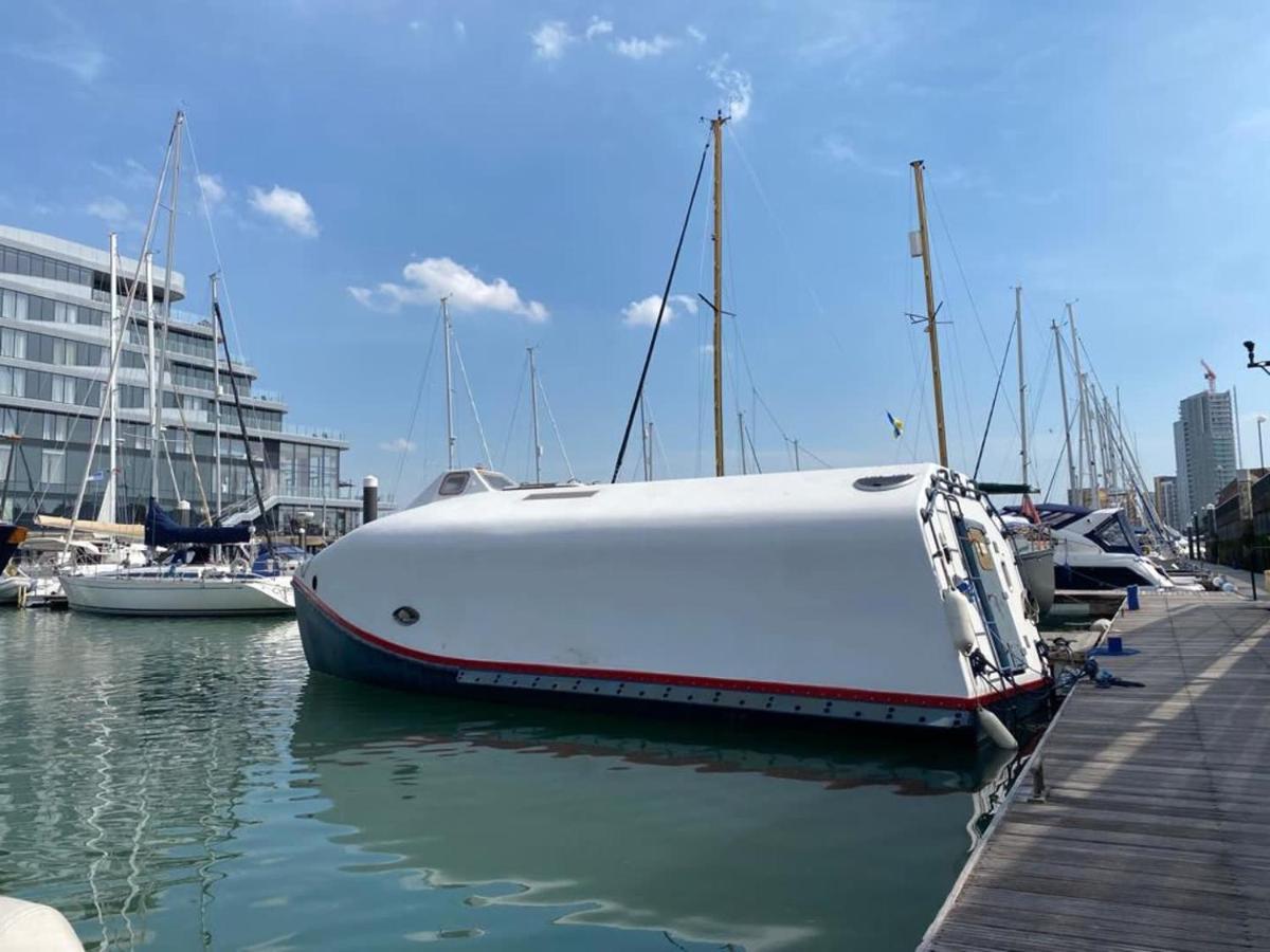 5 Star Ocean Village Marina Reconditioned Rnli Rig Life Boat Саутхамптън Екстериор снимка